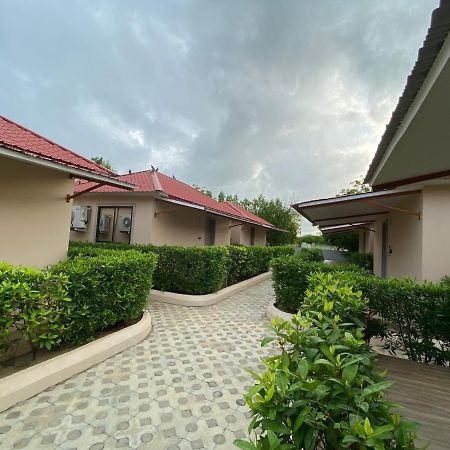 City The Village Beach Resort Laeja Exterior photo