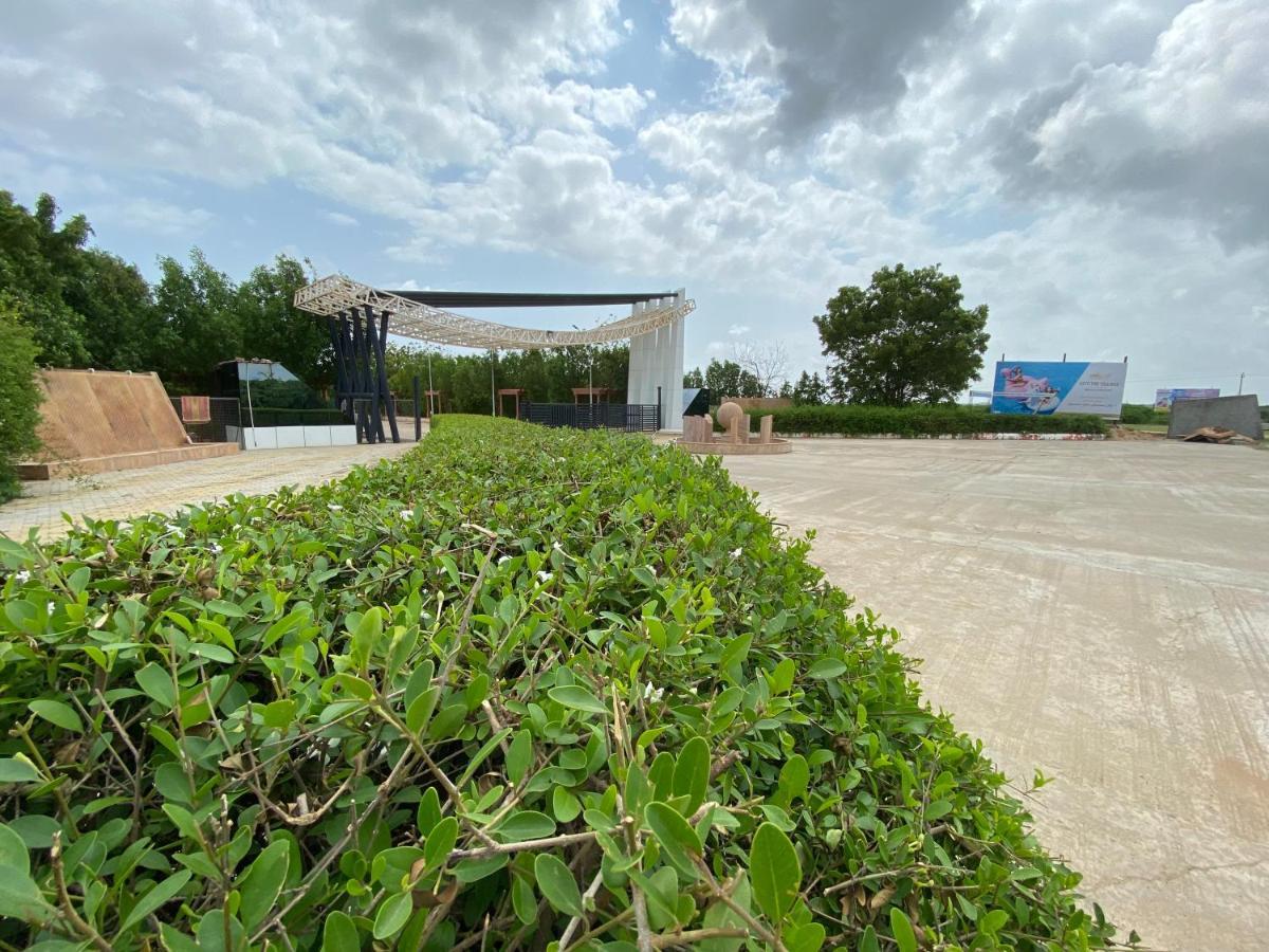 City The Village Beach Resort Laeja Exterior photo