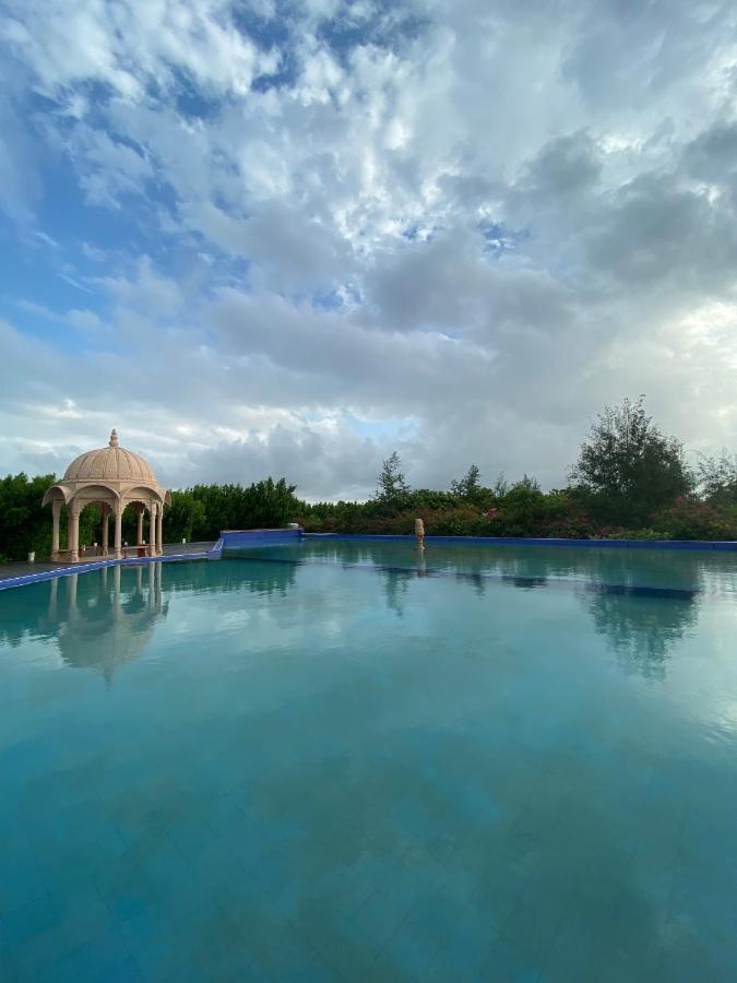 City The Village Beach Resort Laeja Exterior photo